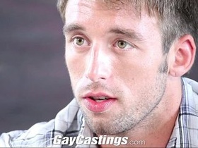 GayCastings Hunky contractor demonstrates off and jerks